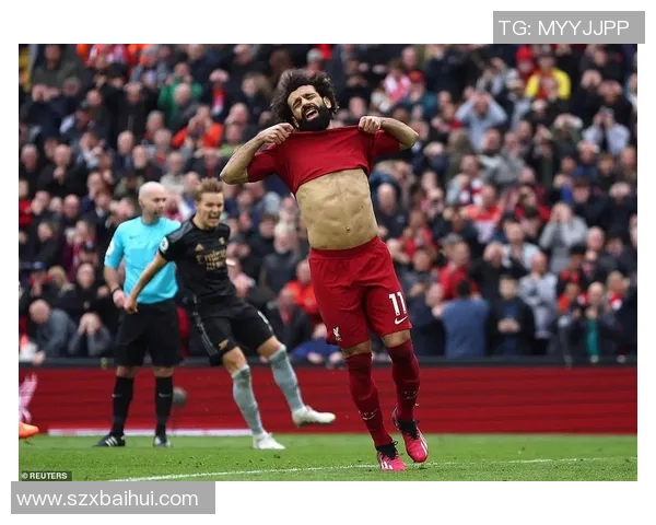 足球明星腹肌照高清展示运动魅力与健康生活方式的完美结合 足球明星腹肌照高清展示运动魅力与健康生活方式的完美结合